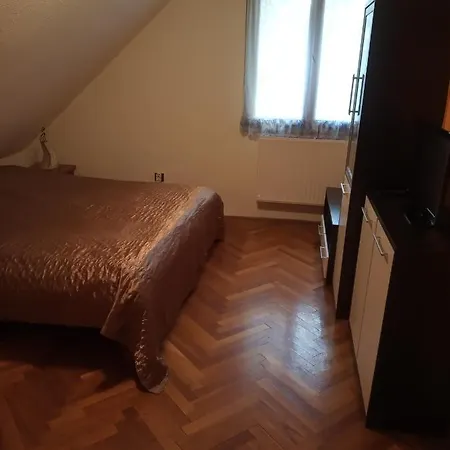 Adel Vendeghaz Hotel Balatonalmádi