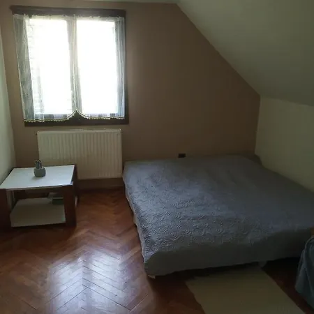 Adel Vendeghaz Balatonalmádi