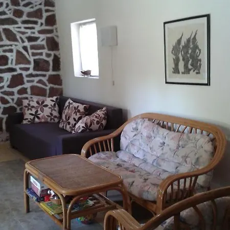 Adel Vendeghaz Hotel Balatonalmádi